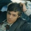Adam Brody et 1 bougie en plus