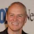 Alan Dale dans Lost
